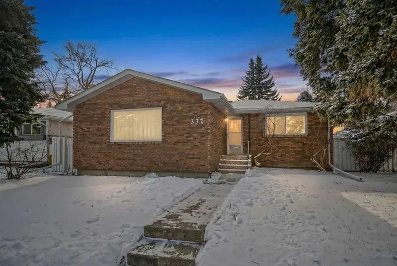 337 Capri Avenue NW, Calgary — main listing photo
