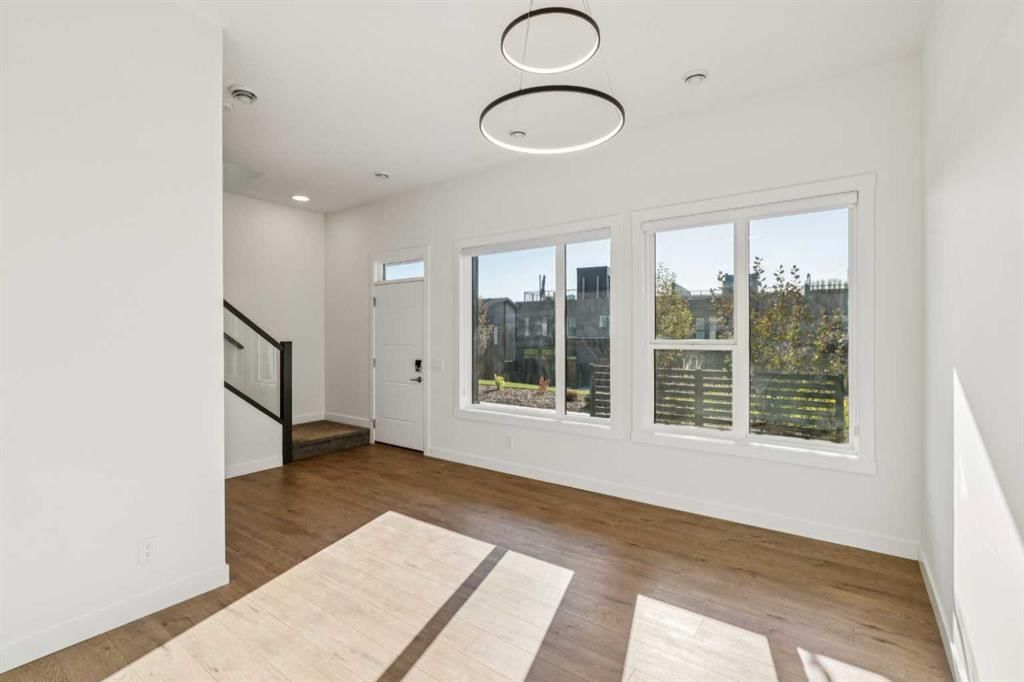228 Sovereign Common SW, Calgary — photo 4 of 30