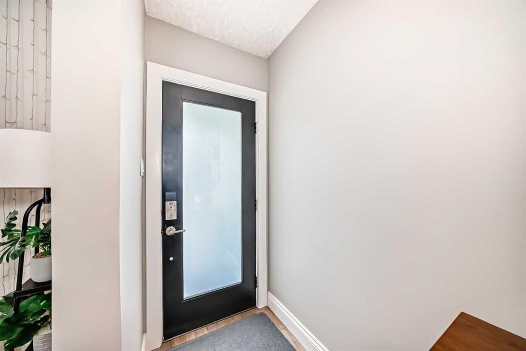 2415 9 Avenue NW, Calgary — photo 2 of 50