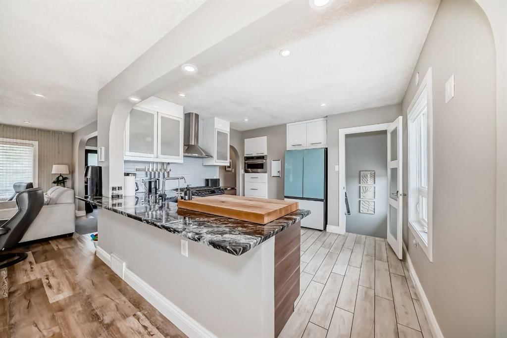 2415 9 Avenue NW, Calgary — photo 4 of 50