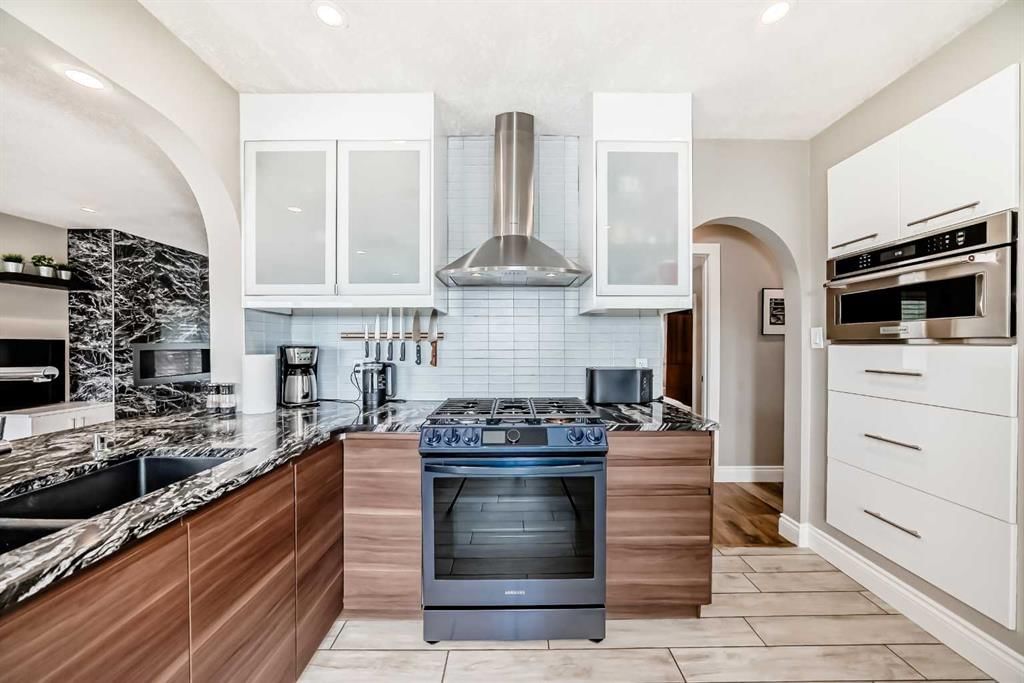 2415 9 Avenue NW, Calgary — photo 5 of 50