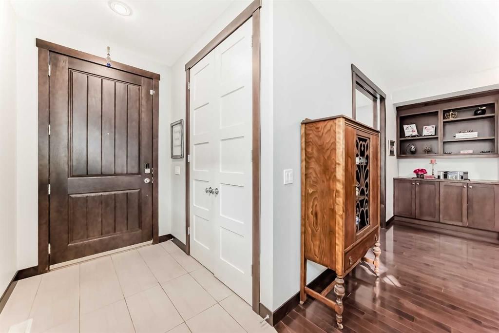 2213 27 Street SW, Calgary — photo 4 of 43