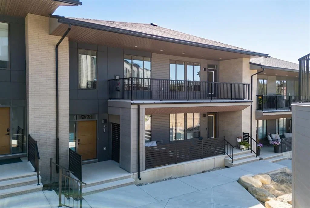 609 Sovereign Common SW, Calgary — main listing photo