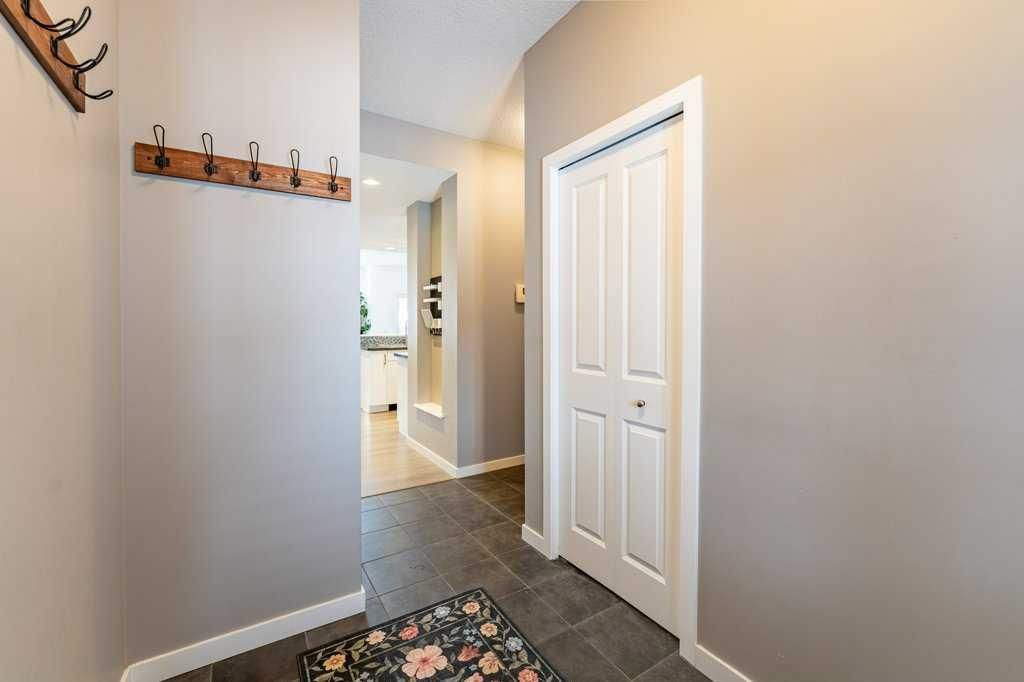 74 Evansridge Crescent NW, Calgary — photo 3 of 40