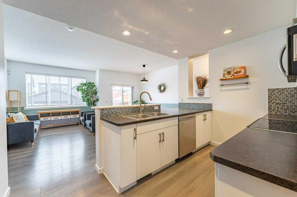 74 Evansridge Crescent NW, Calgary — photo 5 of 40