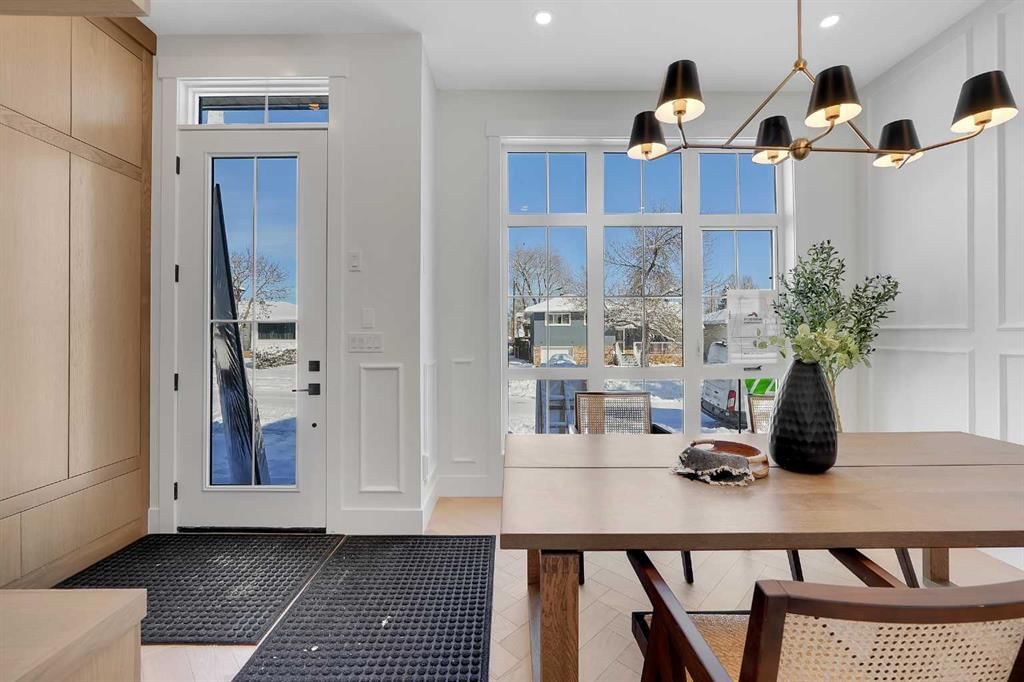 2413 25 Avenue NW, Calgary — photo 2 of 50