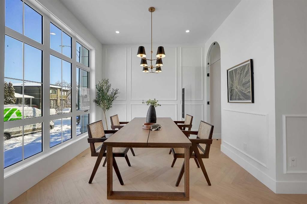 2413 25 Avenue NW, Calgary — photo 5 of 50