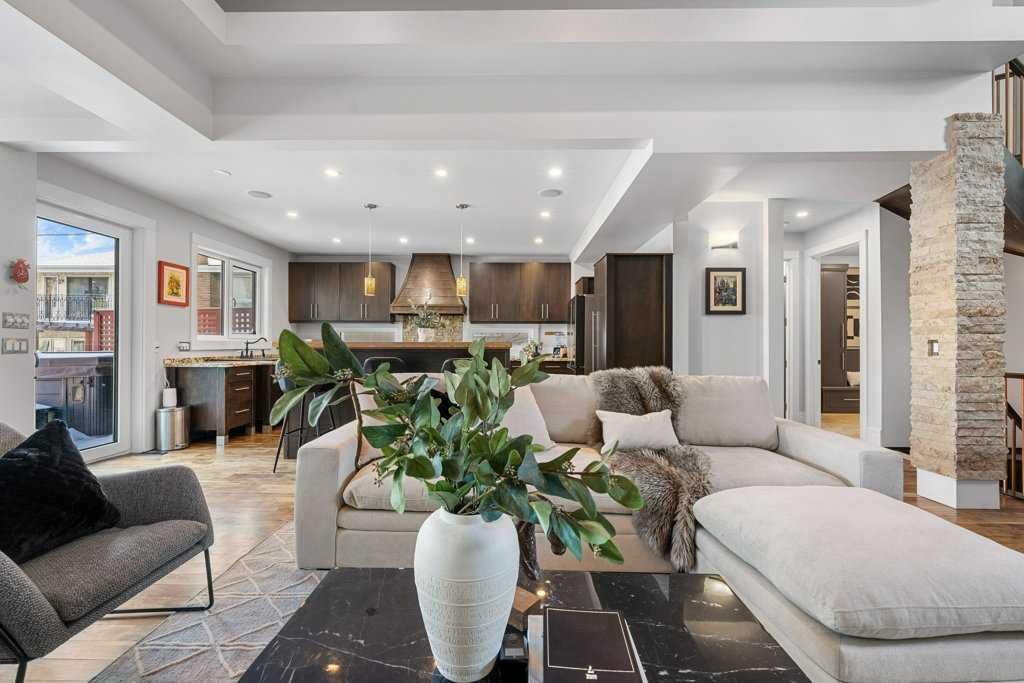 630 25 Avenue NE, Calgary — photo 5 of 44