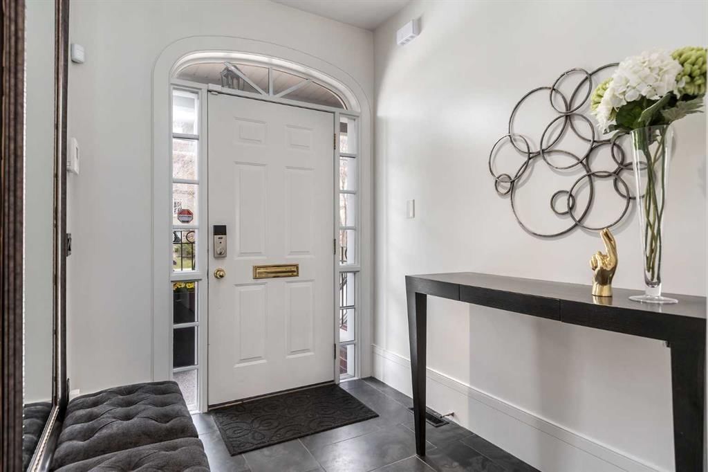 2409 ERLTON Street SW, Calgary — photo 3 of 40