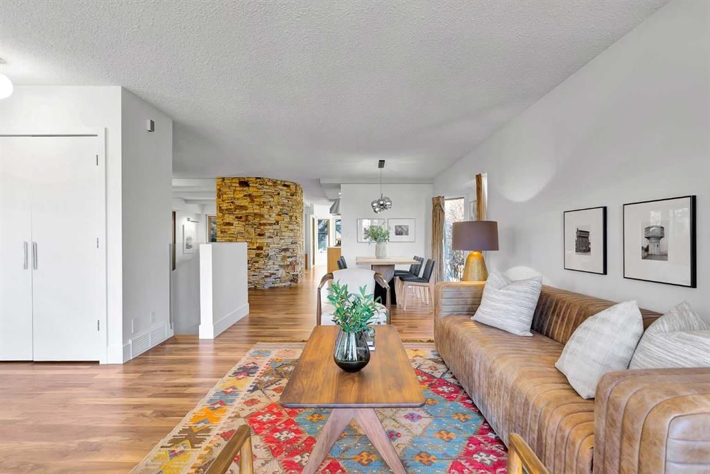 1707 Suffolk Street SW, Calgary — photo 5 of 43