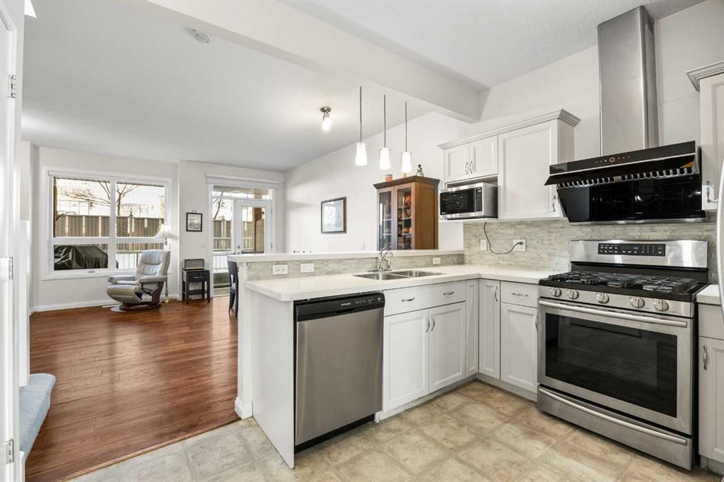 156 Royal Manor NW, Calgary — photo 2 of 40