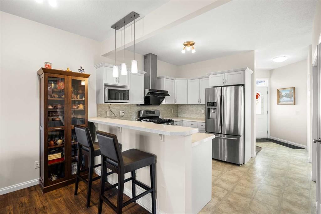 156 Royal Manor NW, Calgary — photo 4 of 40