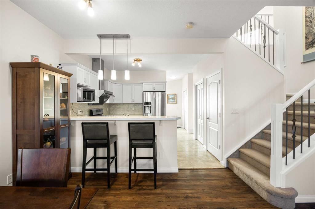 156 Royal Manor NW, Calgary — photo 5 of 40