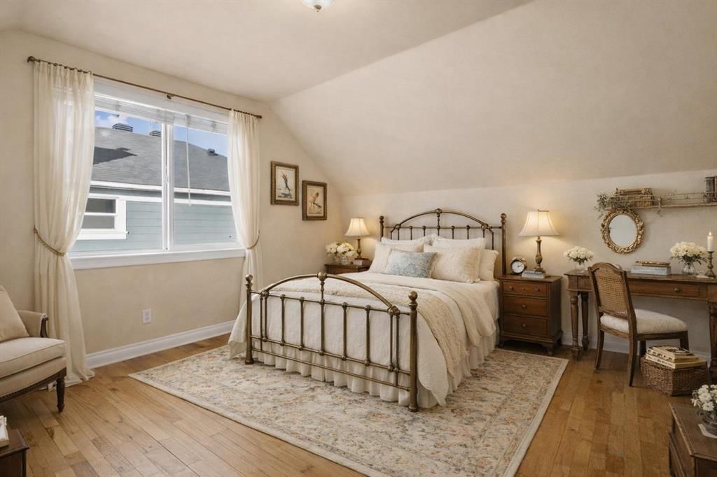 4416 Quentin Court SW, Calgary — photo 3 of 40