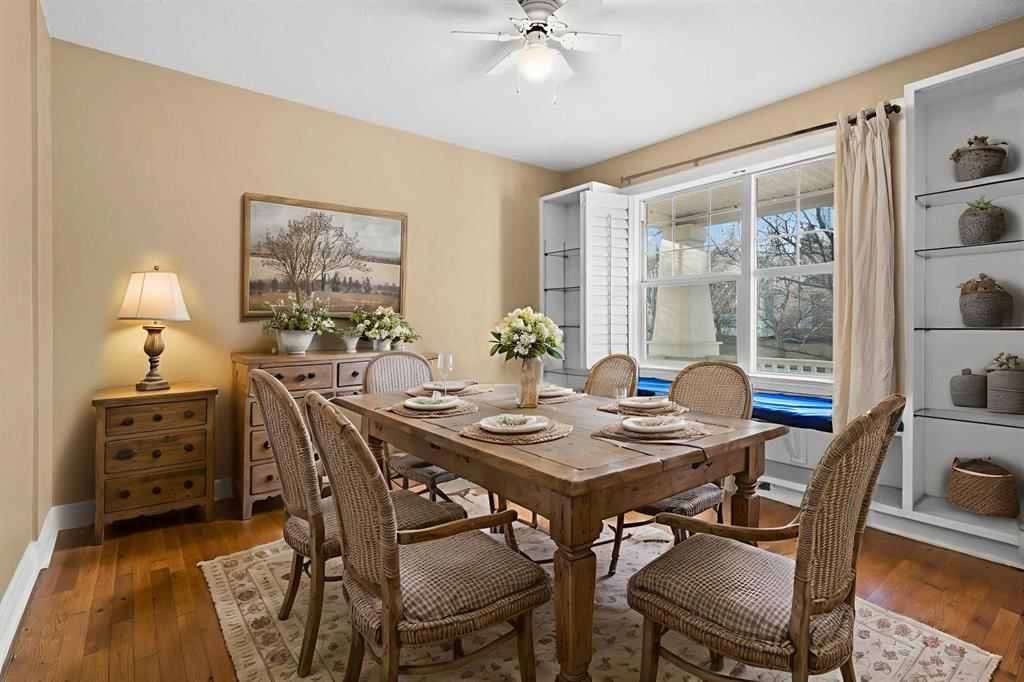4416 Quentin Court SW, Calgary — photo 5 of 40