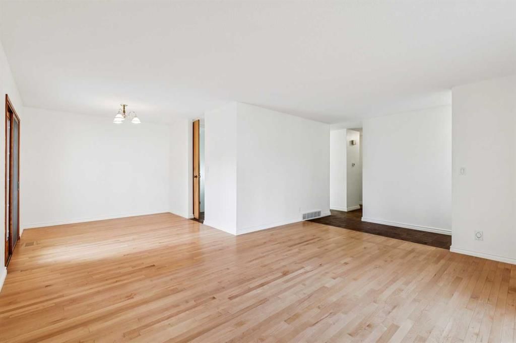 6407 Law Drive SW, Calgary — photo 5 of 50