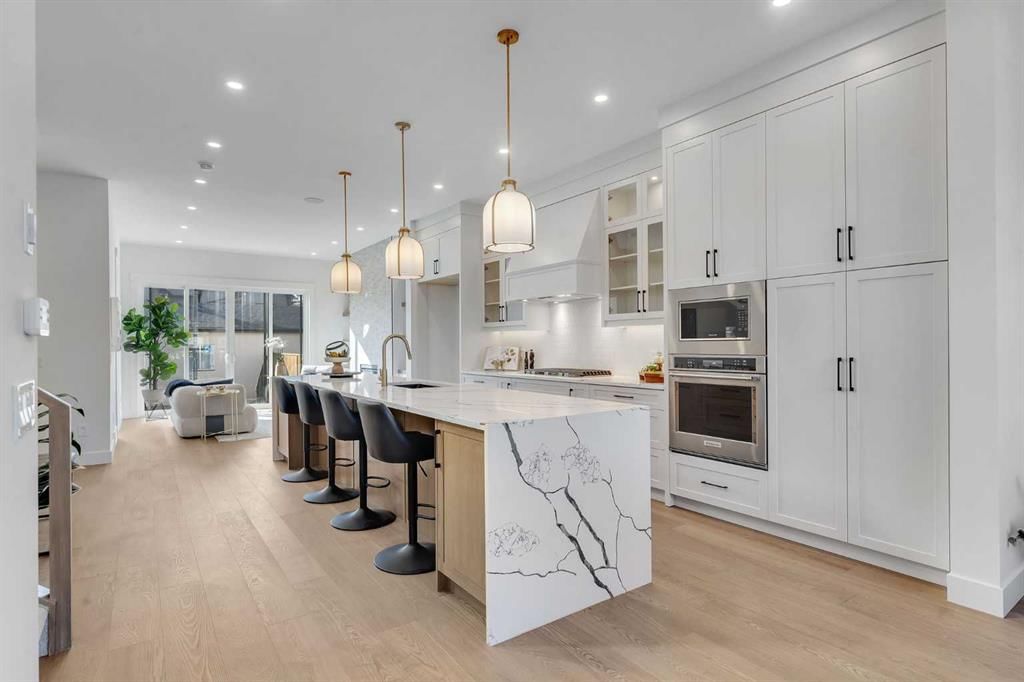 4525 20 Avenue NW, Calgary — photo 5 of 44