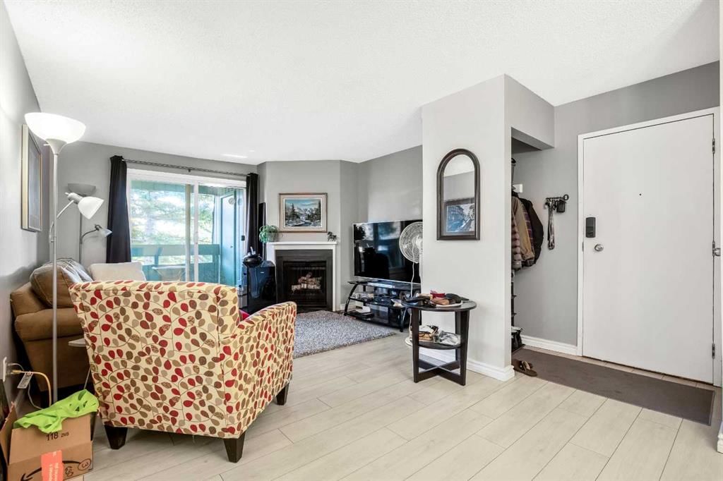 6308, 315 Southampton Drive SW, Calgary — photo 4 of 24