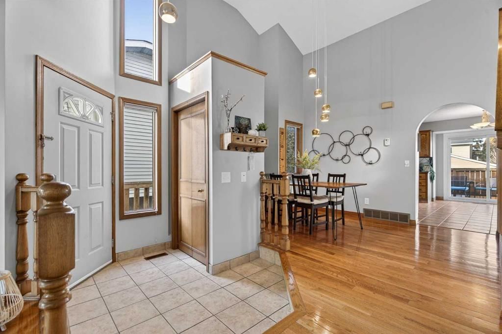 28 Mckerrell Close SE, Calgary — photo 3 of 47