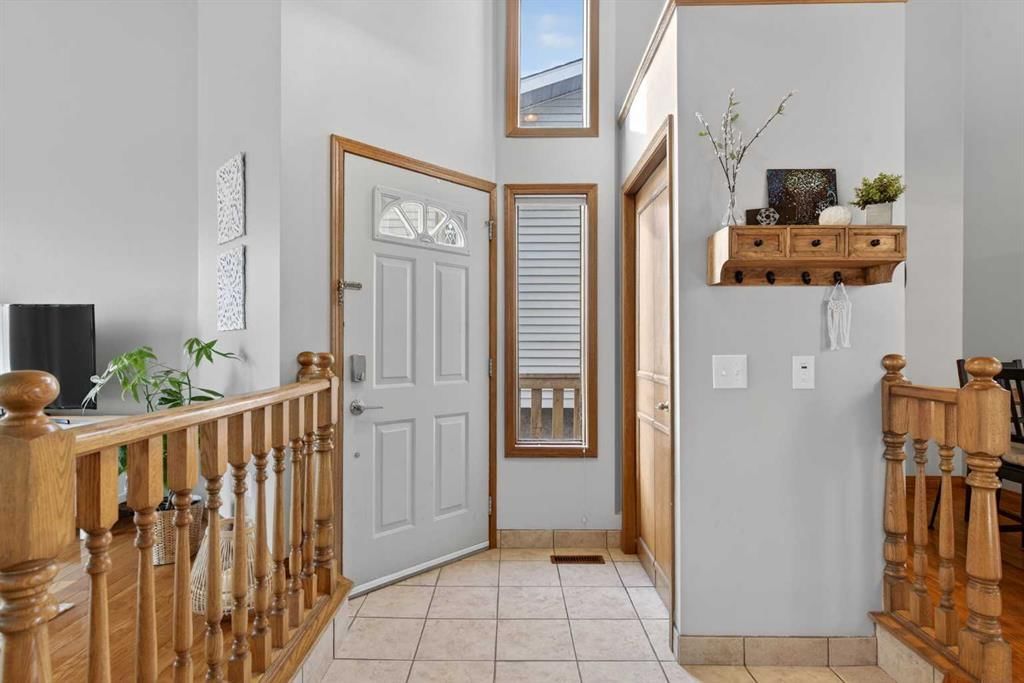 28 Mckerrell Close SE, Calgary — photo 4 of 47