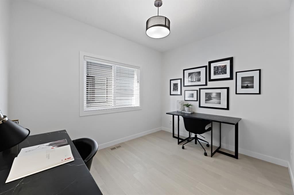 50 Westland Park SW, Calgary — photo 3 of 38