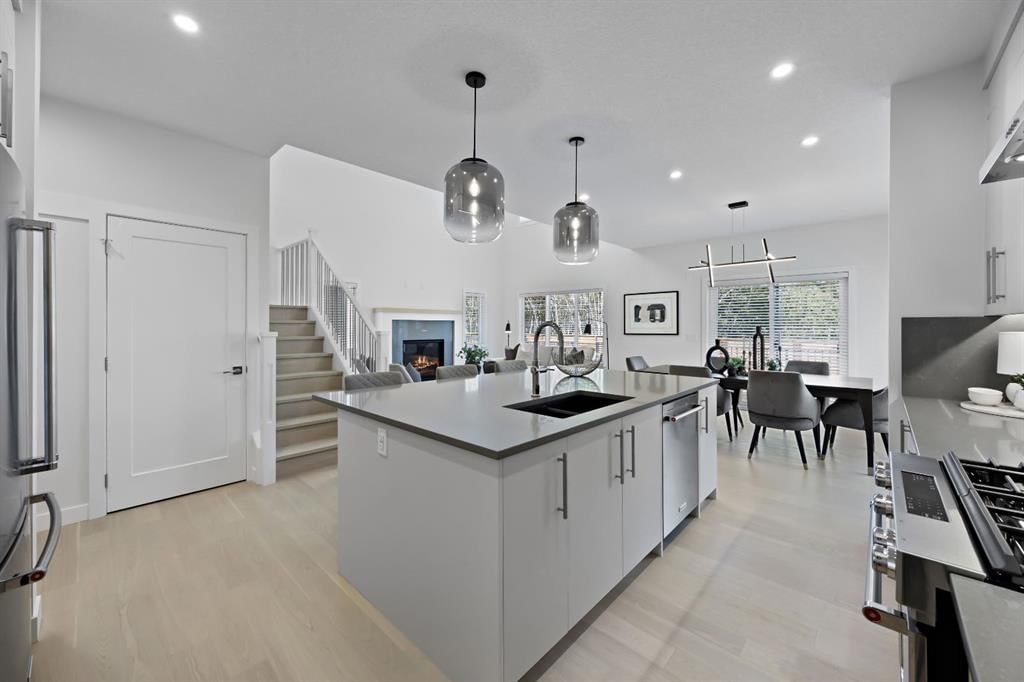 50 Westland Park SW, Calgary — photo 5 of 38