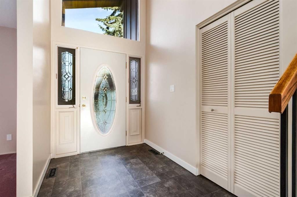323 Parkridge Way SE, Calgary — photo 3 of 45