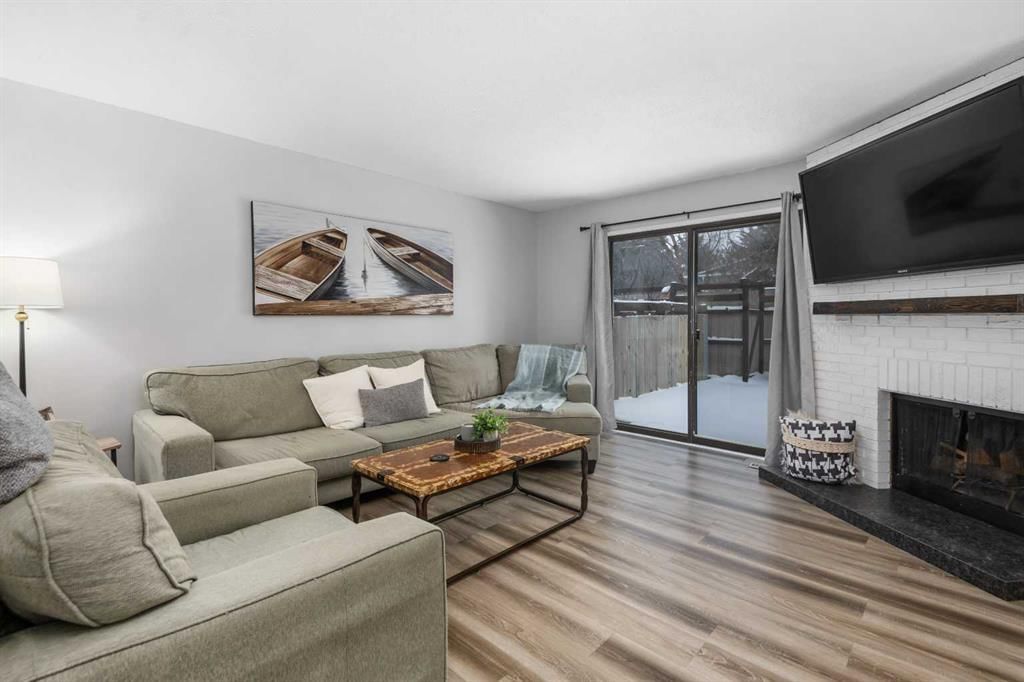11, 2210 Oakmoor Drive SW, Calgary — photo 4 of 31