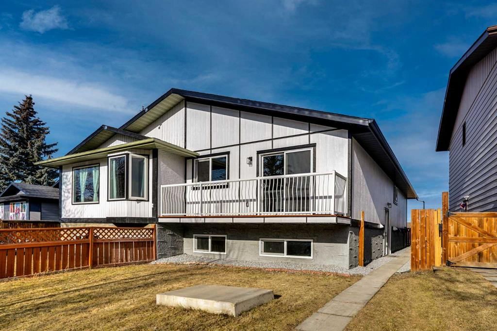 1306 Berkley Drive NW, Calgary — photo 2 of 33