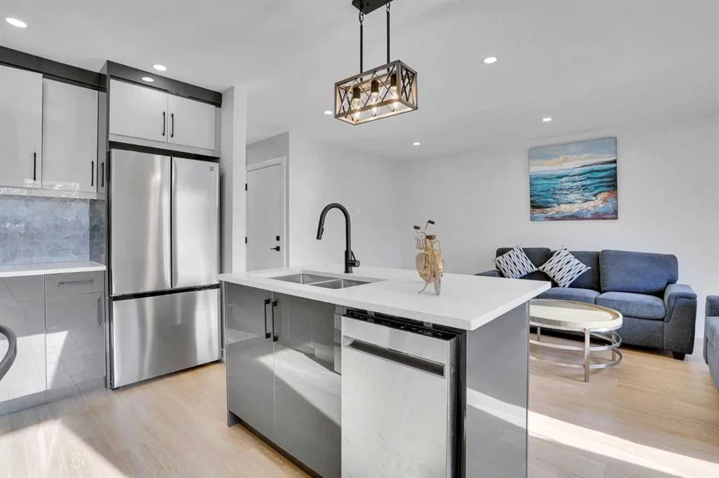 1306 Berkley Drive NW, Calgary — photo 5 of 33