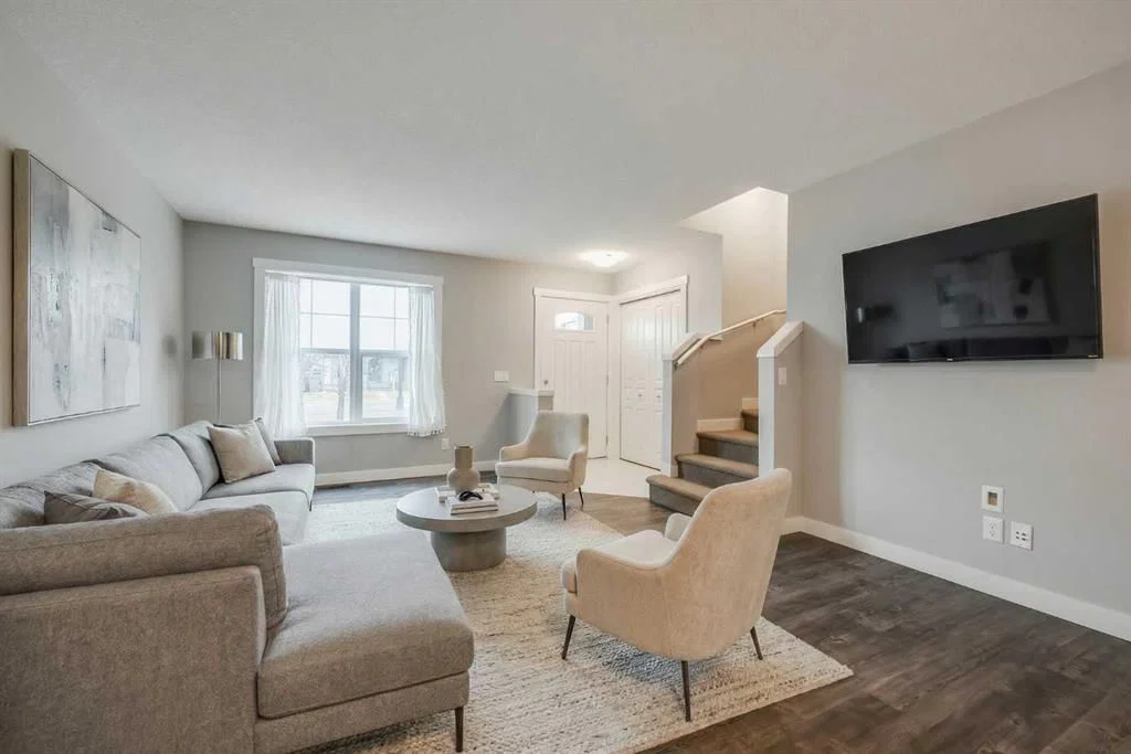 534 Mckenzie Towne Drive SE, Calgary — photo 4 of 23