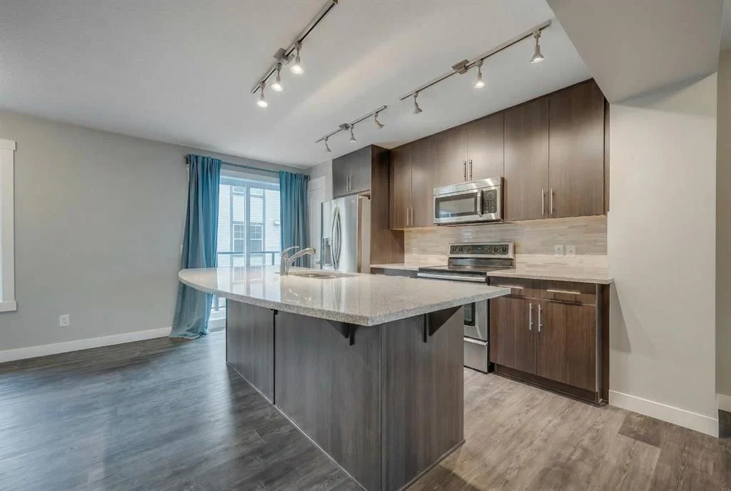 534 Mckenzie Towne Drive SE, Calgary — photo 5 of 23