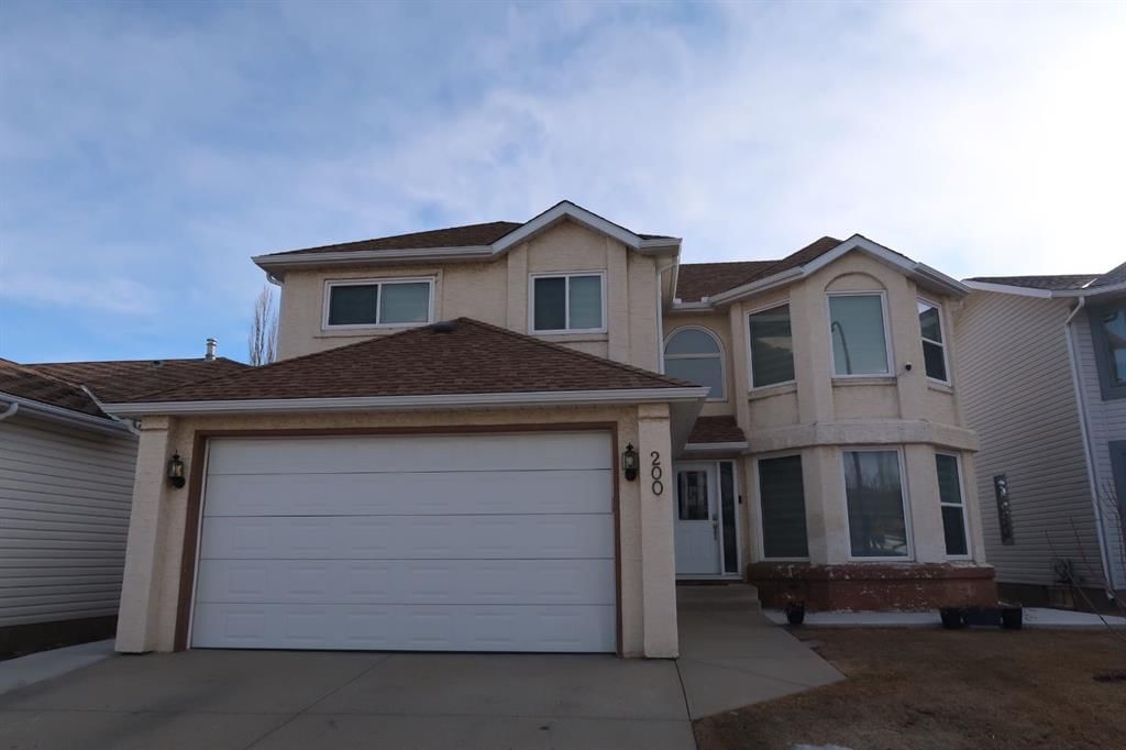 200 Hawkbury Close NW, Calgary — main listing photo