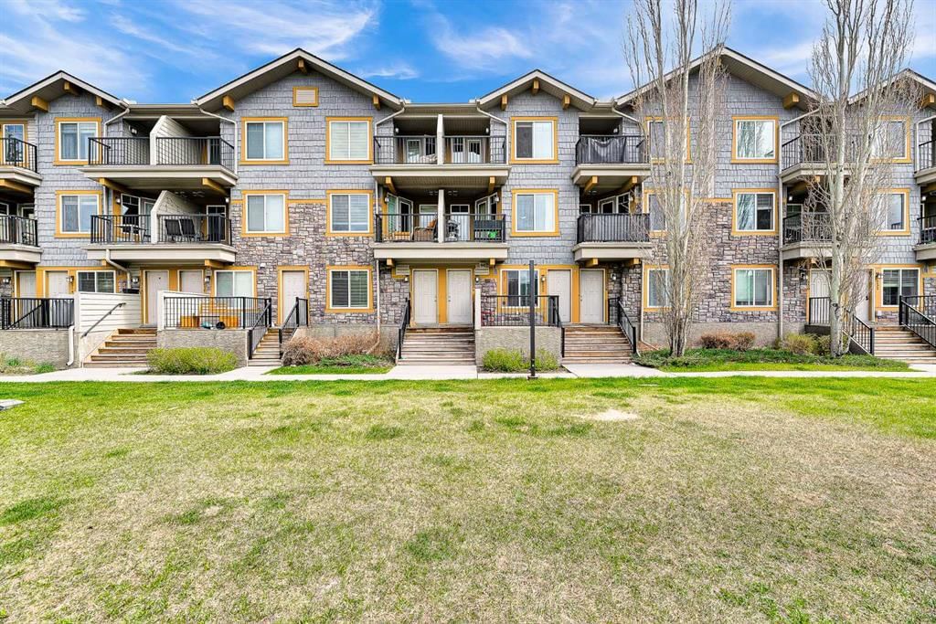 224 Mckenzie Towne Lane SE, Calgary — photo 3 of 39