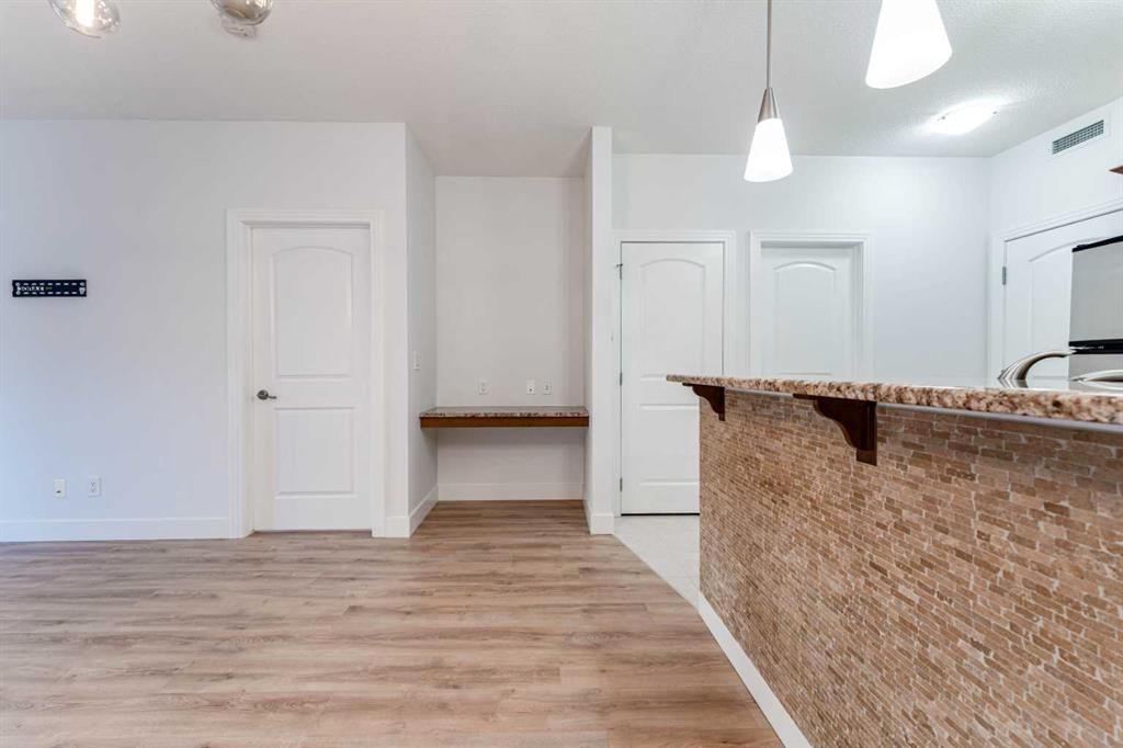 214, 70 Royal Oak Plaza NW, Calgary — photo 4 of 38