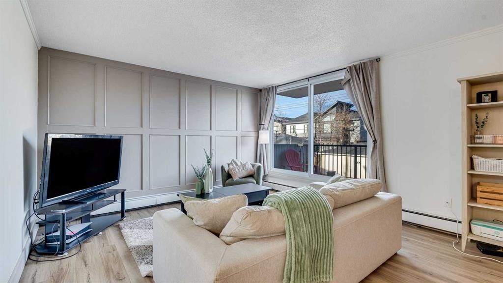 201, 2512 1 Avenue NW, Calgary — main listing photo
