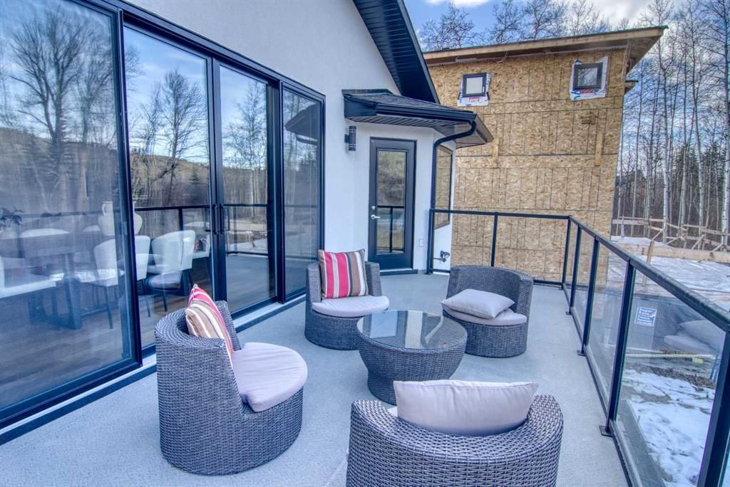 7220 Bow Crescent NW, Calgary — photo 5 of 45