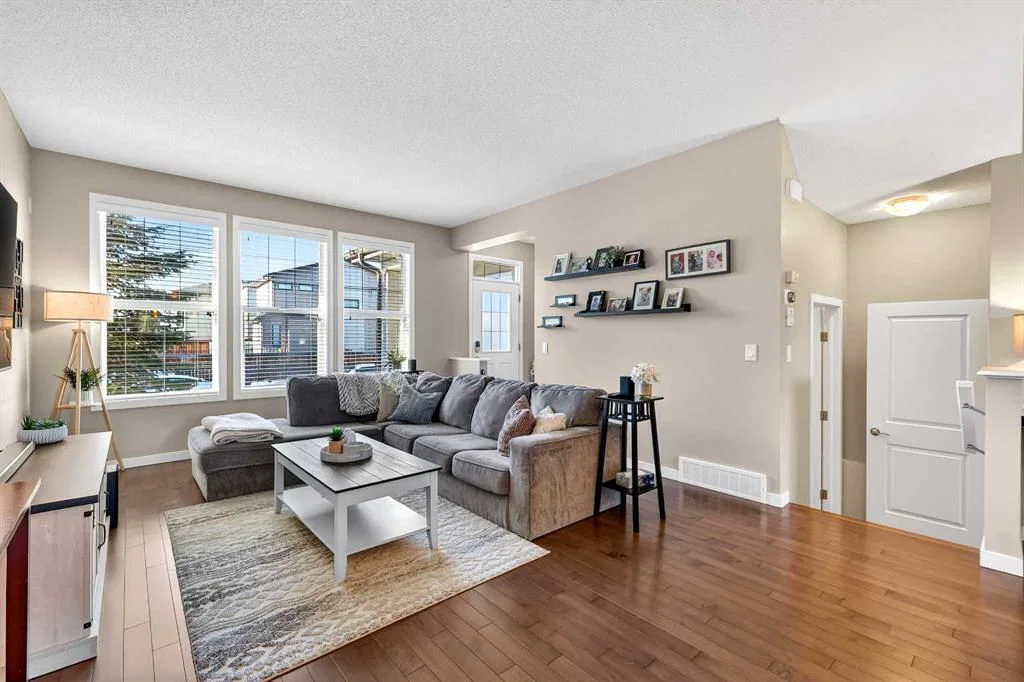 90 Walden Crescent SE, Calgary — photo 4 of 50