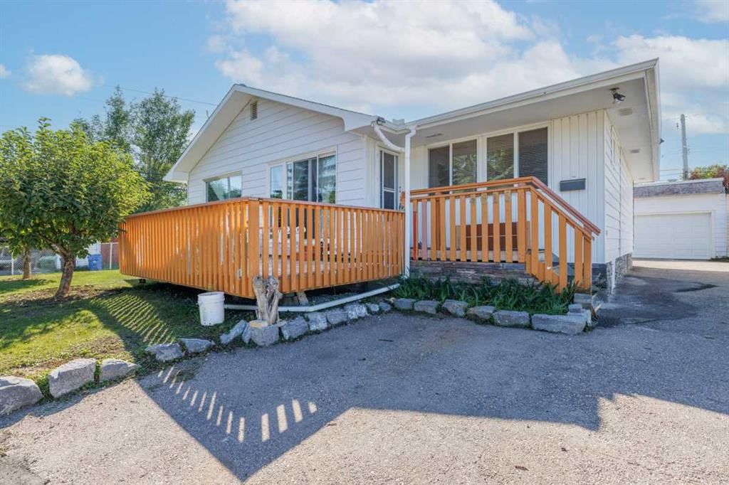 4613 4 Avenue SE, Calgary — photo 2 of 25