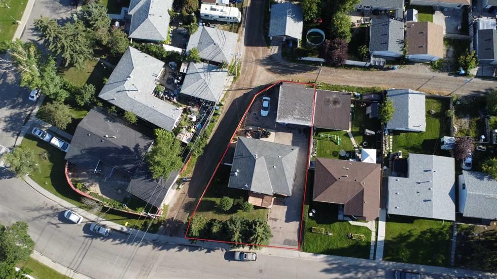 4613 4 Avenue SE, Calgary — photo 3 of 25