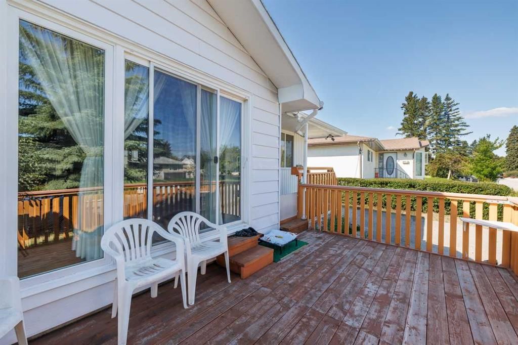 4613 4 Avenue SE, Calgary — photo 4 of 25