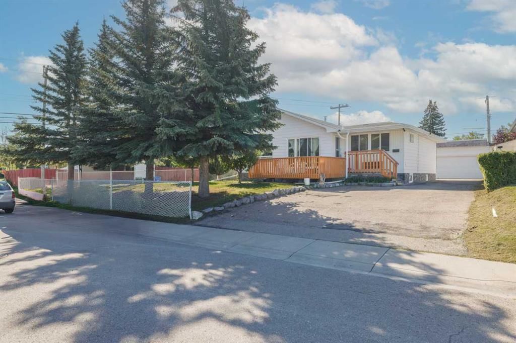 4613 4 Avenue SE, Calgary — photo 5 of 25