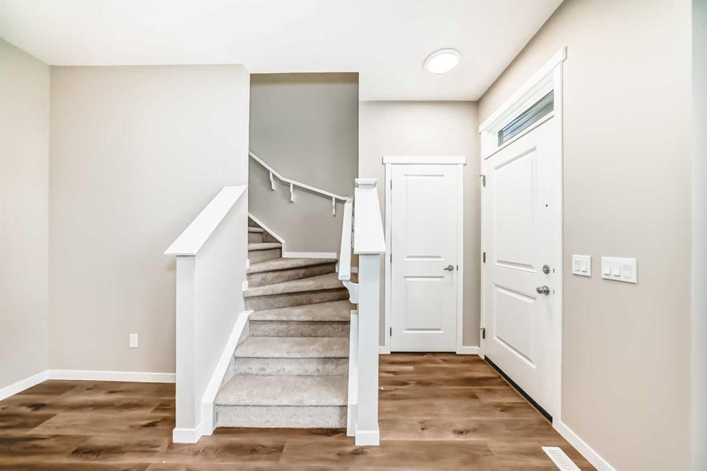 432 Hotchkiss Drive SE, Calgary — photo 2 of 37