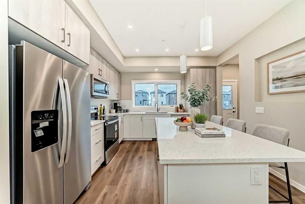 432 Hotchkiss Drive SE, Calgary — photo 4 of 37
