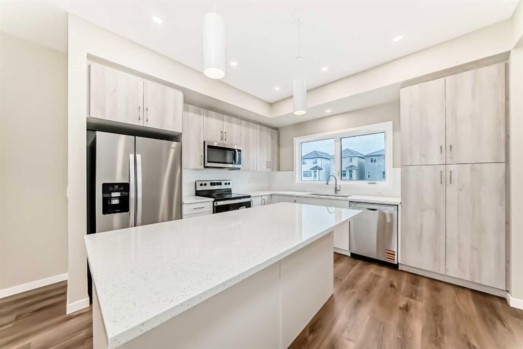 432 Hotchkiss Drive SE, Calgary — photo 5 of 37