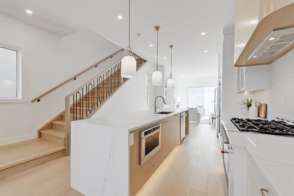 417 22 Avenue NW, Calgary — photo 3 of 49