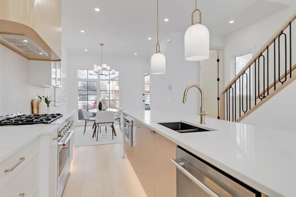 417 22 Avenue NW, Calgary — photo 5 of 49