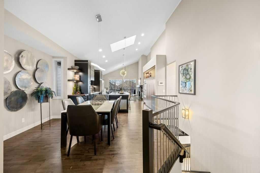 15 Cortina Villas SW, Calgary — photo 4 of 50