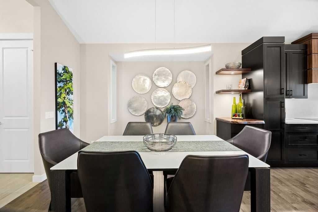 15 Cortina Villas SW, Calgary — photo 5 of 50