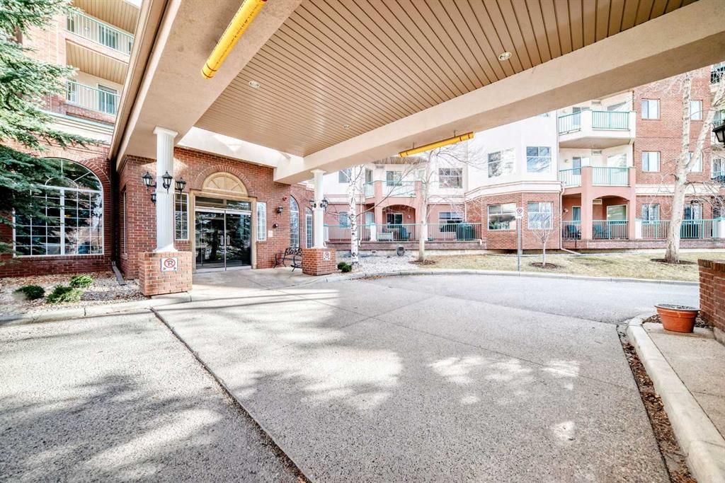 317, 200 Lincoln Way SW, Calgary — photo 2 of 32